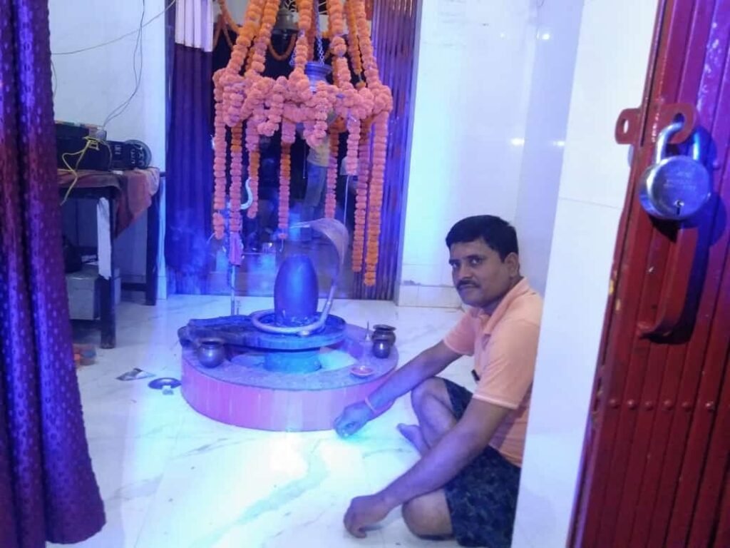 बिशुनपुरा(गढ़वा): अखंड कीर्तन के साथ शुरु हुआ श्री नर्मदेश्वर महादेव मंदिर में वार्षिकोत्सव का पूजन.
