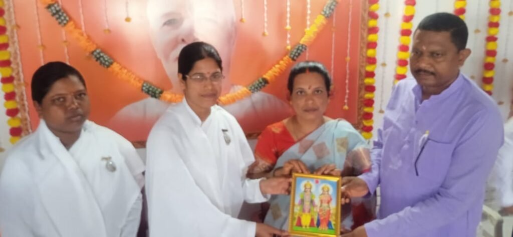 प्रजापिता ब्रह्मकुमारी ईश्वरीय विश्वविद्यालय में दादी प्रकाश्मानी का पुण्यस्मृति दिवस मनाया गया. प्रजापिता ब्रह्मकुमारी ईश्वरीय विश्वविद्यालय में दादी प्रकाश्मानी का पुण्यस्मृति दिवस मनाया गया.