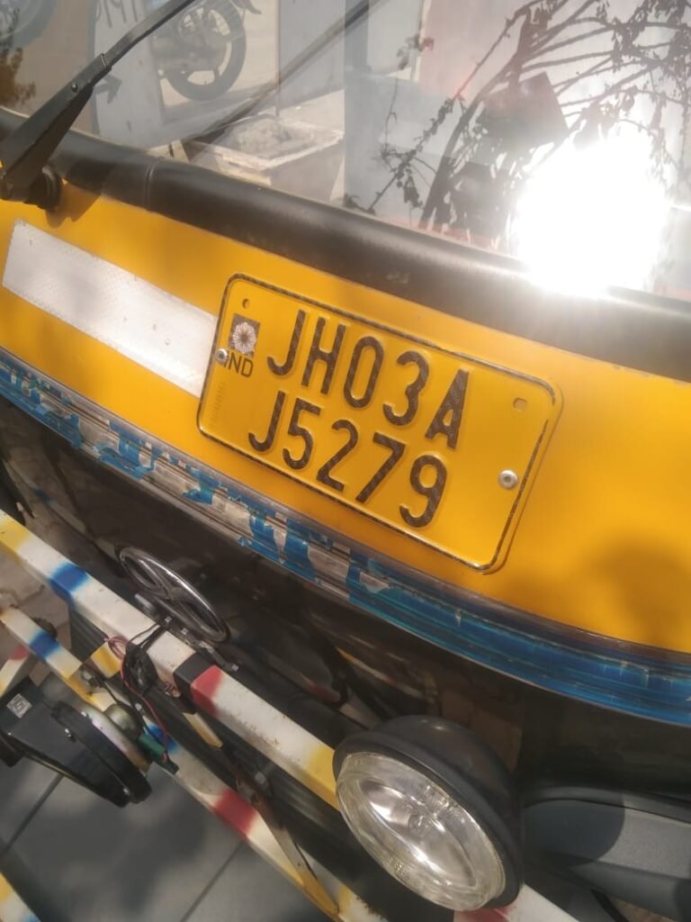 टेंपू की धक्का से युवती गंभीर रूप से घायल।
