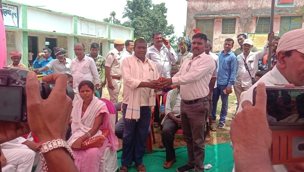 मनिका वन विभाग के द्वारा मनाया गया 74 वाँ वन दिवस कार्यक्रम। मनिका वन विभाग के द्वारा मनाया गया 74 वाँ वन दिवस कार्यक्रम।