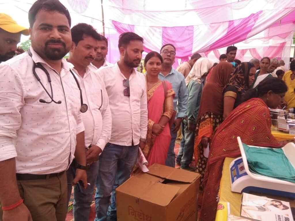 बिशुनपुरा(गढ़वा):प्रखंड स्तरीय स्वास्थ्य मेला का किया गया आयोजन, 750ग्रामीणों ने कराये ईलाज।