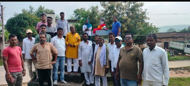 सरफ़रोशी की तमन्ना अब हमारे दिल में है। के नारो के साथ मनाई गई भगत सिंह की जयंती. सरफ़रोशी की तमन्ना अब हमारे दिल में है। के नारो के साथ मनाई गई भगत सिंह की जयंती.