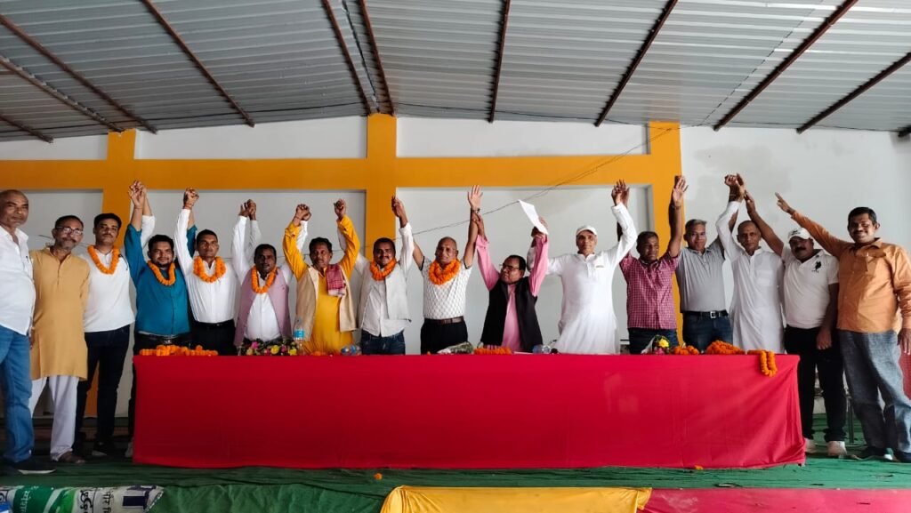 झारखंड कुर्मी महासभा इकाई गढ़वा के यूवा जिला अध्यक्ष बने शिवकुमार चौधरी। झारखंड कुर्मी महासभा इकाई गढ़वा के यूवा जिला अध्यक्ष बने शिवकुमार चौधरी।