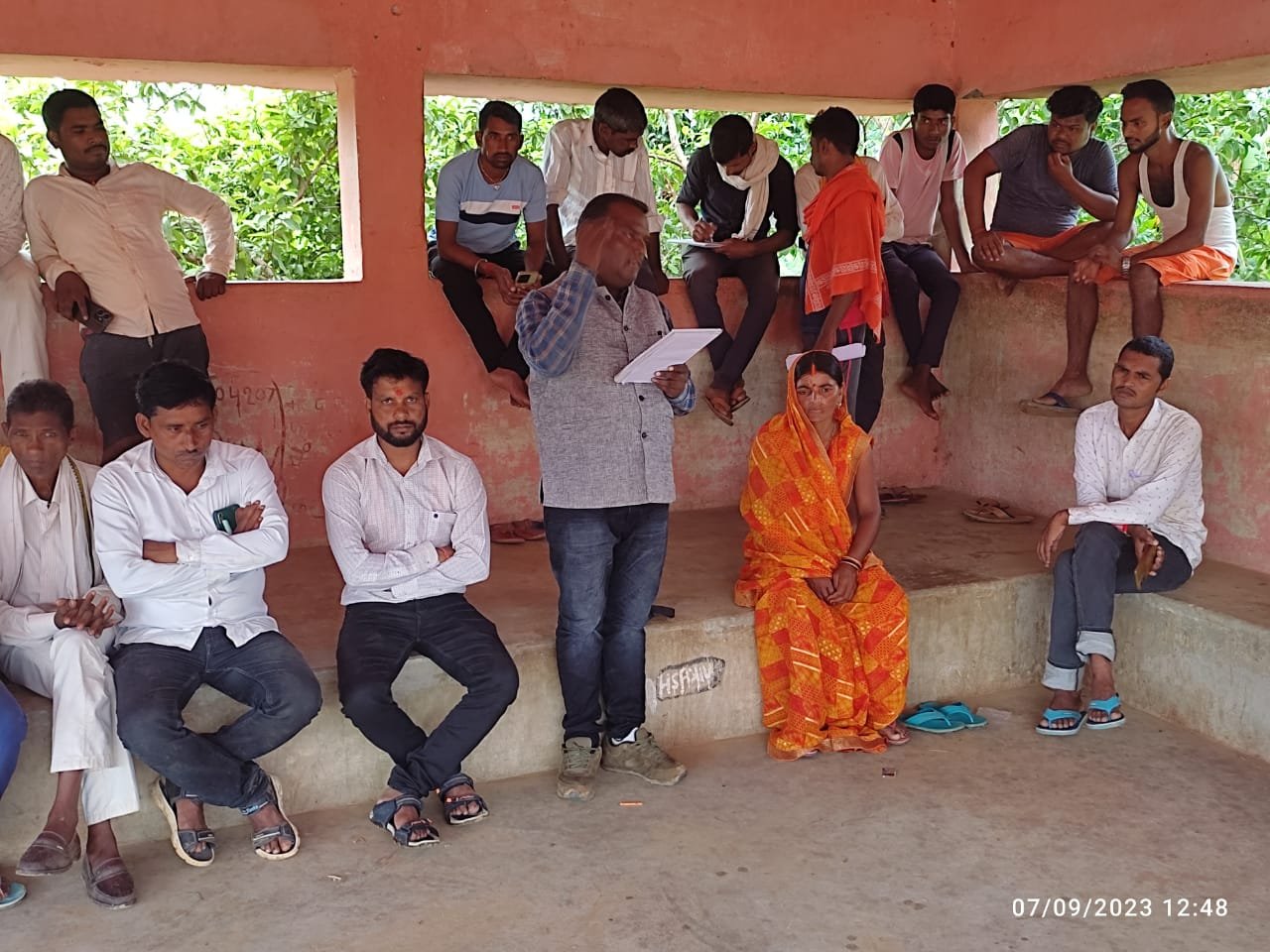 बिरसा सिंचाई कूप निर्माण हेतु लाभुको को लाभ हेतु किया गया आम सभा। बिरसा सिंचाई कूप निर्माण हेतु लाभुको को लाभ हेतु किया गया आम सभा।
