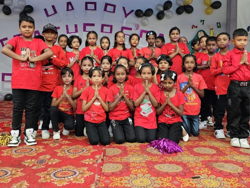 ऑक्सब्रिज स्कूल में छात्रों ने शिक्षक दिवस पर शिक्षकों को दिया सम्मान। ऑक्सब्रिज स्कूल में छात्रों ने शिक्षक दिवस पर शिक्षकों को दिया सम्मान।