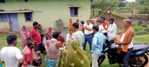 डीलर द्वारा अनाज नहीं वितरित करने की शिकायत में जिला टीम ने की जांच।