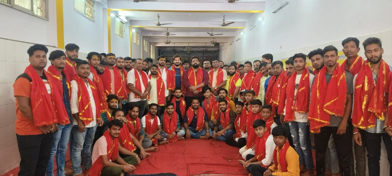 ट्रक और हाईवा संचालकों की अनिश्चितकालीन हड़ताल सोमवार से शुरू। ट्रक और हाईवा संचालकों की अनिश्चितकालीन हड़ताल सोमवार से शुरू।