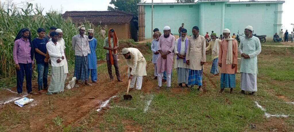 खुटिया में मुस्लिम समुदाय के लोगो ने मदरसा अनवारे रज़ा व मदरसा जामिया इस्लामिया नेजामिया के निर्माण की लिए की बुनियाद। खुटिया में मुस्लिम समुदाय के लोगो ने मदरसा अनवारे रज़ा व मदरसा जामिया इस्लामिया नेजामिया के निर्माण की लिए की बुनियाद।