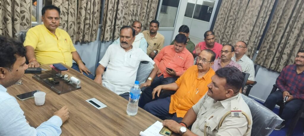 डीटीओ के आश्वासन के बाद कल से होने वाली बस ऑपरेटरों की हड़ताल स्थगित। डीटीओ के आश्वासन के बाद कल से होने वाली बस ऑपरेटरों की हड़ताल स्थगित।