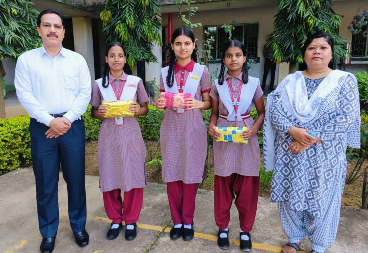 ऑक्सब्रिज स्कूल मांडर में वाद – विवाद प्रतियोगिता।