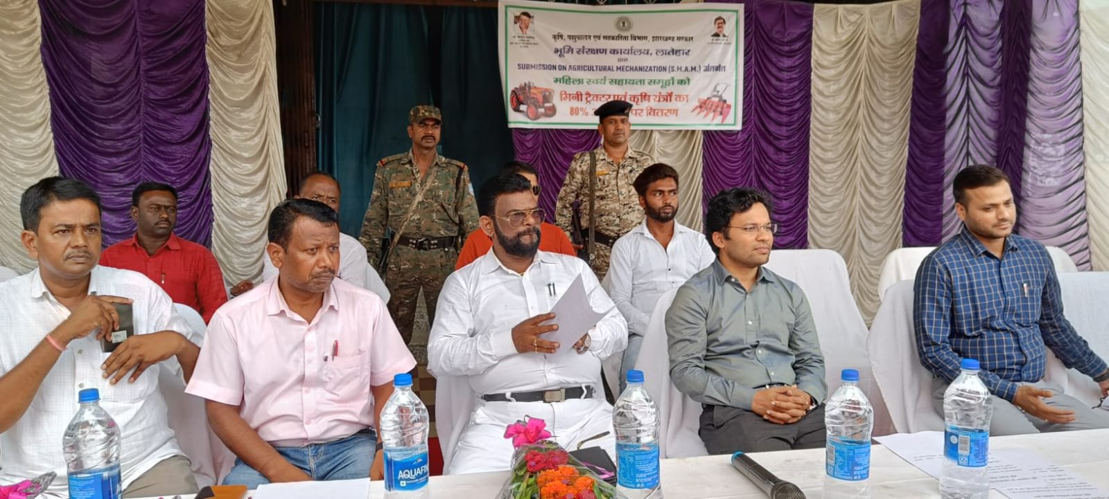 महिला स्वयं सहायता समूहों को मिनी ट्रैक्टर एवं क़ृषि उपकरण वितरित किया गया। महिला स्वयं सहायता समूहों को मिनी ट्रैक्टर एवं क़ृषि उपकरण वितरित किया गया।