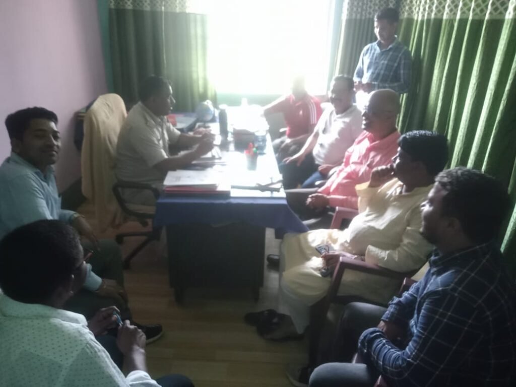 मांडर थाना प्रभारी ने पेट्रोल पंप संचालको के साथ की सुरक्षात्मक समीक्षा बैठक। मांडर थाना प्रभारी ने पेट्रोल पंप संचालको के साथ की सुरक्षात्मक समीक्षा बैठक।