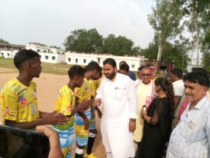 लोहरदगा को 4-0 से हराकर गोड्डा की टीम कप पर कब्जा जमाया।