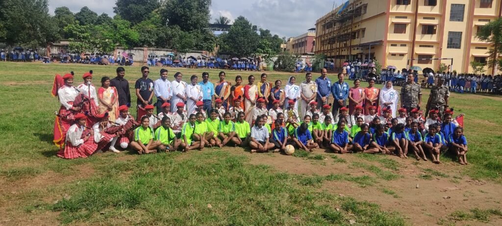 विद्यालय बच्चों के सर्वांगीण विकास की पहली सीढ़ी है....सि. मेरी तिर्की। विद्यालय बच्चों के सर्वांगीण विकास की पहली सीढ़ी है....सि. मेरी तिर्की।