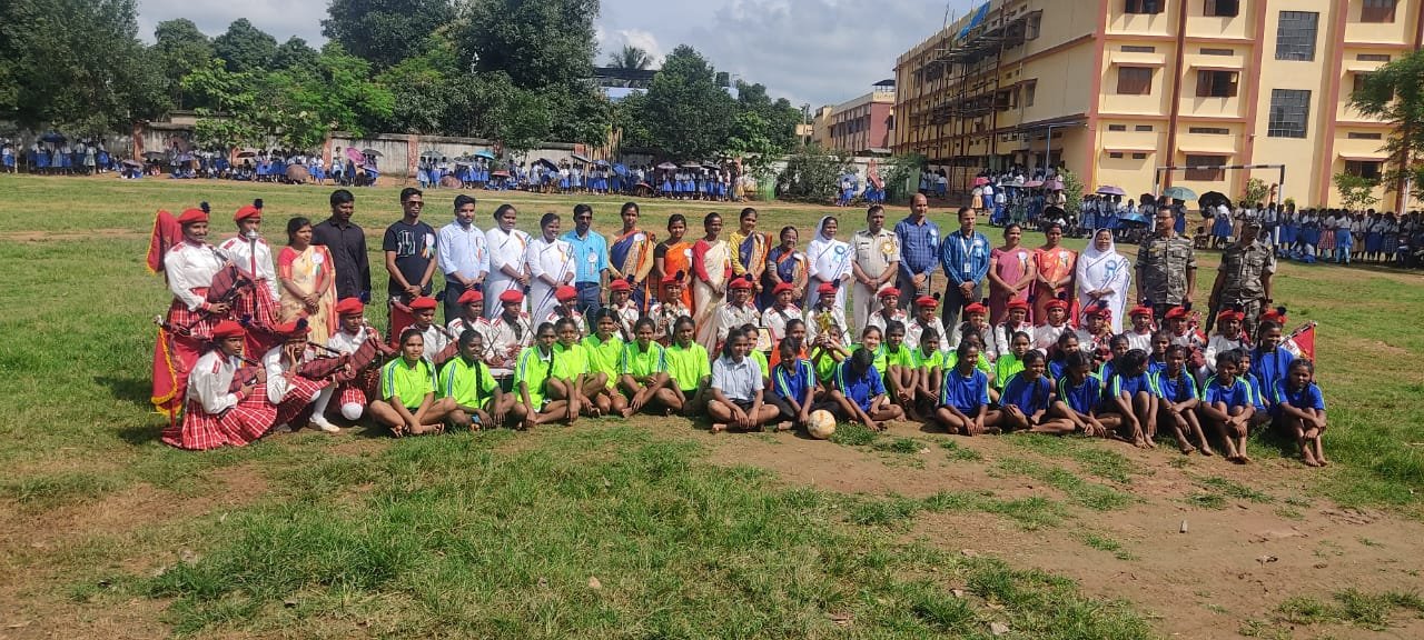 विद्यालय बच्चों के सर्वांगीण विकास की पहली सीढ़ी है....सि. मेरी तिर्की। विद्यालय बच्चों के सर्वांगीण विकास की पहली सीढ़ी है....सि. मेरी तिर्की।