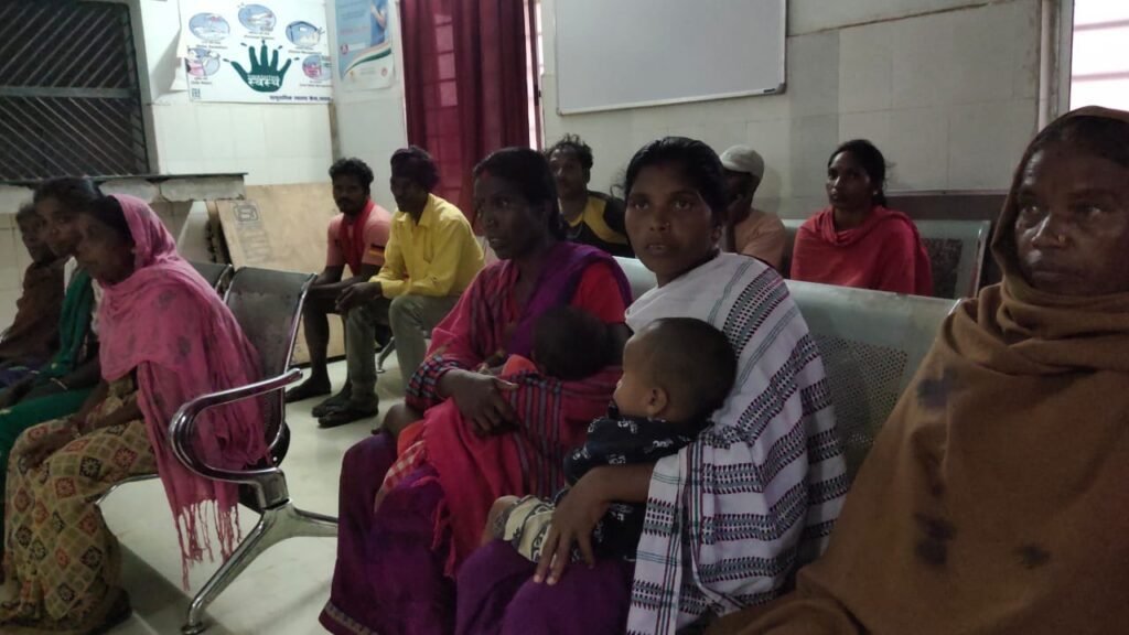 आसमानी कहर व्रजपात से एक ही गाँव के 14 लोग हुए घायल। आसमानी कहर व्रजपात से एक ही गाँव के 14 लोग हुए घायल।
