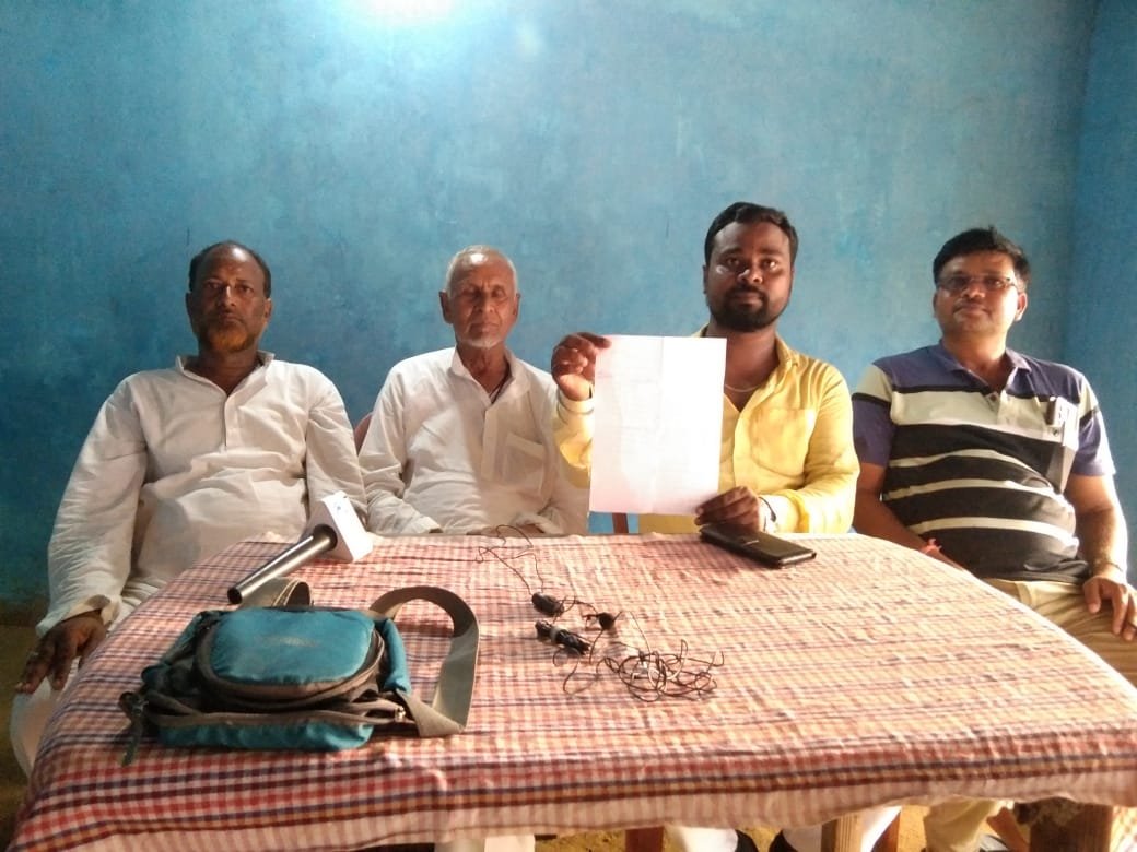 बिशुनपुरा: प्रेस कॉन्फ्रेंस का किया गया आयोजन, गरीबों का राशन उपलब्ध करायें नहीं तो भूख हड़ताल करेंगे। बिशुनपुरा: प्रेस कॉन्फ्रेंस का किया गया आयोजन, गरीबों का राशन उपलब्ध करायें नहीं तो भूख हड़ताल करेंगे।