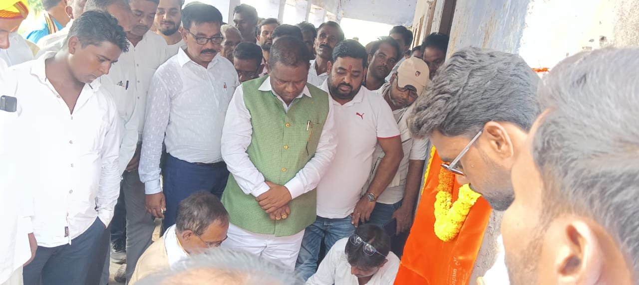 विधायक रामचंद्र सिंह ने लोहिया भवन का सुंदरीकरण कार्य का किया शिलान्यास। विधायक रामचंद्र सिंह ने लोहिया भवन का सुंदरीकरण कार्य का किया शिलान्यास।