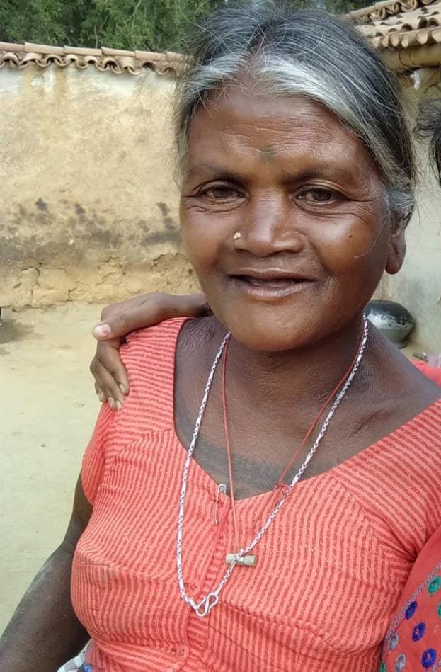 माइंस ट्रक की चपेट में आने से वृद्ध महिला की घटनास्थल पर हुई मौत। माइंस ट्रक की चपेट में आने से वृद्ध महिला की घटनास्थल पर हुई मौत।