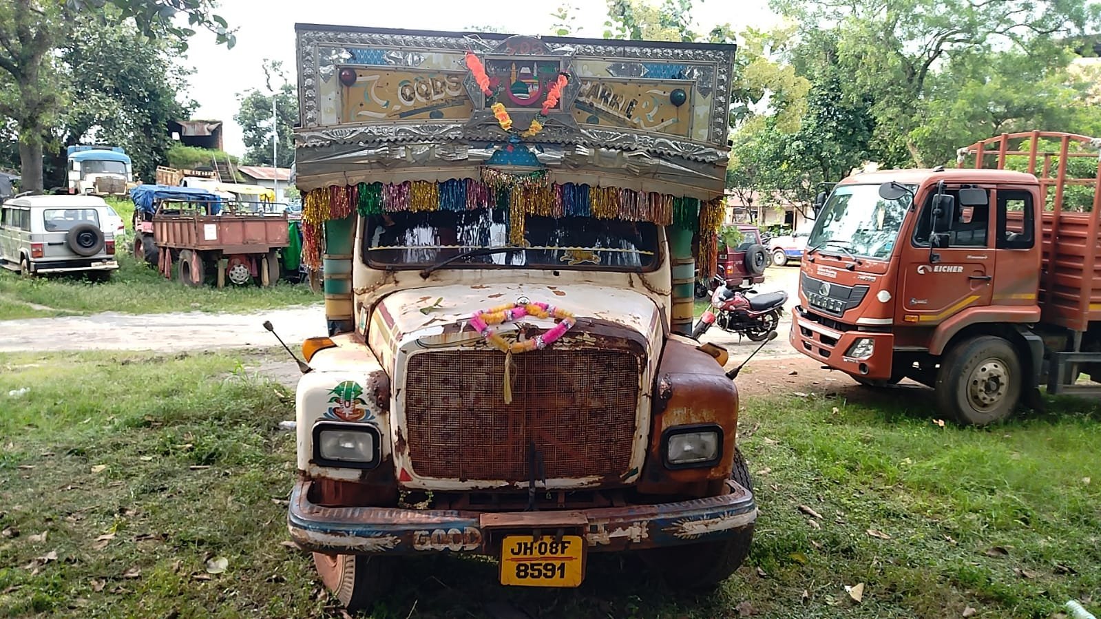 माइंस ट्रक की चपेट में आने से वृद्ध महिला की घटनास्थल पर हुई मौत। माइंस ट्रक की चपेट में आने से वृद्ध महिला की घटनास्थल पर हुई मौत।