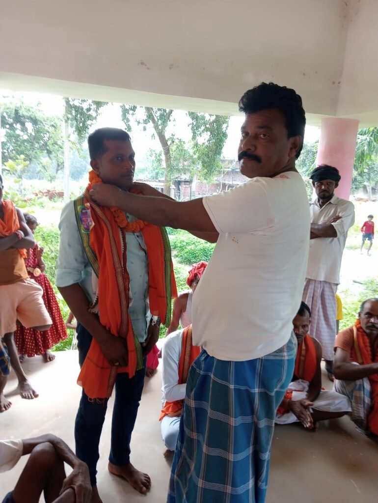 मनिका:चौकिया देवी मंडप में किया गया नया बैगा का चुनाव।