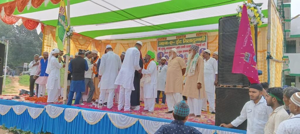 मनिका:पैगम्बर हजरत मोहम्मद के यौमे पैदाइश पर निकाला गया मोहम्मदी जुलूस। मनिका:पैगम्बर हजरत मोहम्मद के यौमे पैदाइश पर निकाला गया मोहम्मदी जुलूस।