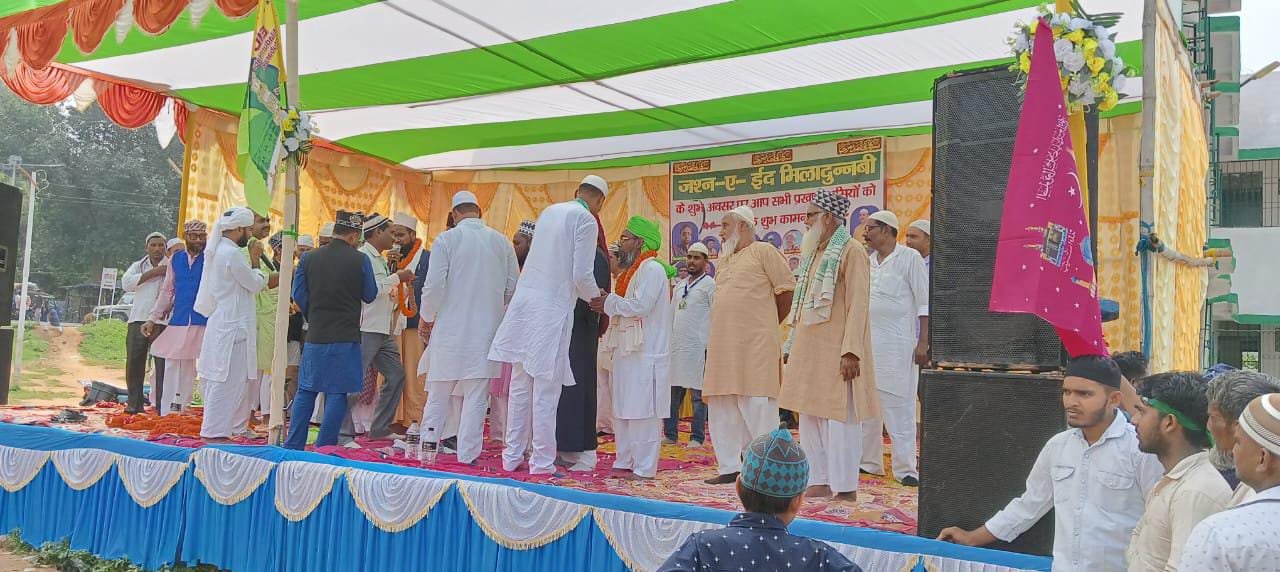 मनिका:पैगम्बर हजरत मोहम्मद के यौमे पैदाइश पर निकाला गया मोहम्मदी जुलूस। मनिका:पैगम्बर हजरत मोहम्मद के यौमे पैदाइश पर निकाला गया मोहम्मदी जुलूस।