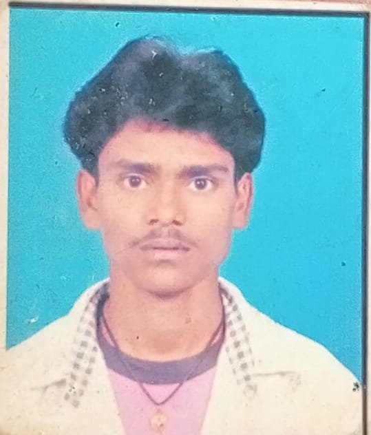 बैंगलोर के रेलवे स्टेशन पर झारखण्डी मजदूर की मौत:परिवार का बुरा हाल. बैंगलोर के रेलवे स्टेशन पर झारखण्डी मजदूर की मौत:परिवार का बुरा हाल.