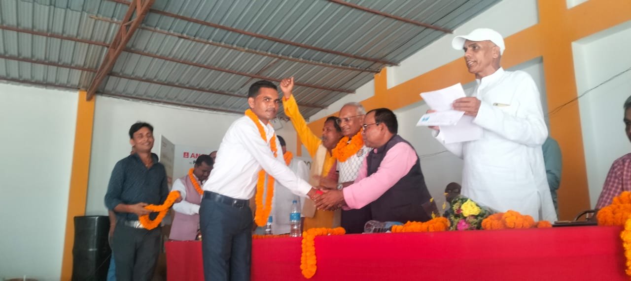 झारखंड कुर्मी महासभा इकाई गढ़वा के यूवा जिला अध्यक्ष बने शिवकुमार चौधरी। झारखंड कुर्मी महासभा इकाई गढ़वा के यूवा जिला अध्यक्ष बने शिवकुमार चौधरी।