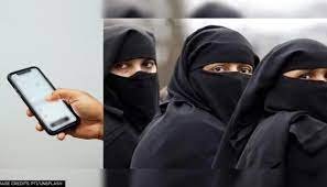 विदेश में बैठे पति ने पत्नी को WhatsApp पर दिया तीन तलाक , FIR दर्ज. विदेश में बैठे पति ने पत्नी को WhatsApp पर दिया तीन तलाक , FIR दर्ज.