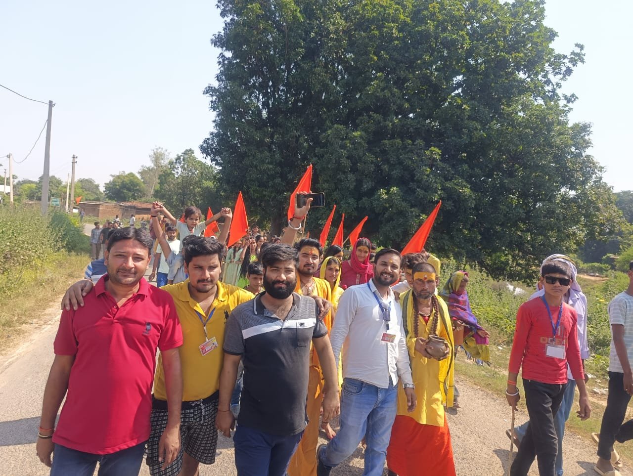 नव युवक संघ महुली कला के कमिटी के द्वारा निकली गयी भव्य कलश यात्रा। नव युवक संघ महुली कला के कमिटी के द्वारा निकली गयी भव्य कलश यात्रा।