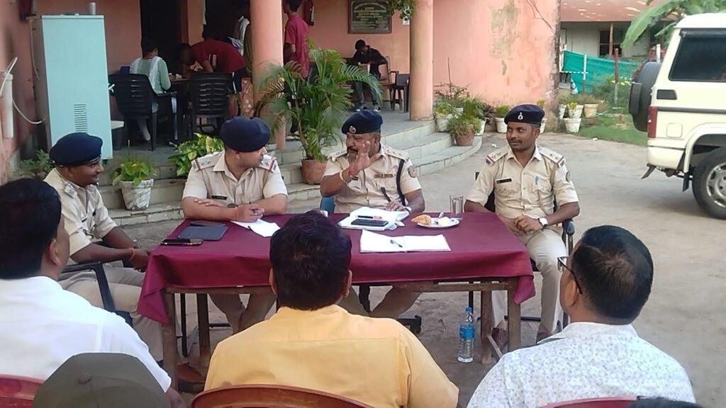 आगामी दुर्गा पूजा को लेकर शांति एवं विधि व्यवस्था बनाए रखने के लिए शांति समिति की हुई बैठक. आगामी दुर्गा पूजा को लेकर शांति एवं विधि व्यवस्था बनाए रखने के लिए शांति समिति की हुई बैठक.