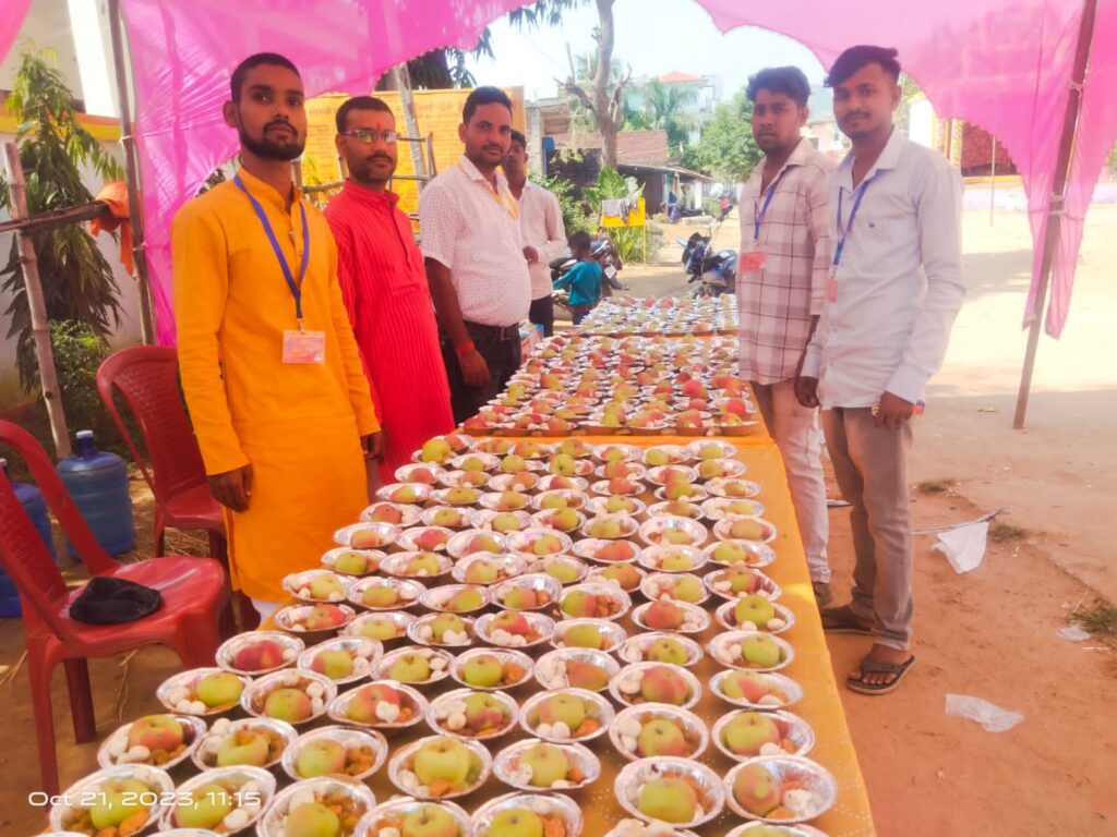शारदिय नवरात्रि में ज्योति क्लब पोखर चौक द्वारा निकाली गई भव्य कलश यात्रा:सैकड़ों श्रद्धालु हुए शामिल। शारदिय नवरात्रि में ज्योति क्लब पोखर चौक द्वारा निकाली गई भव्य कलश यात्रा:सैकड़ों श्रद्धालु हुए शामिल।