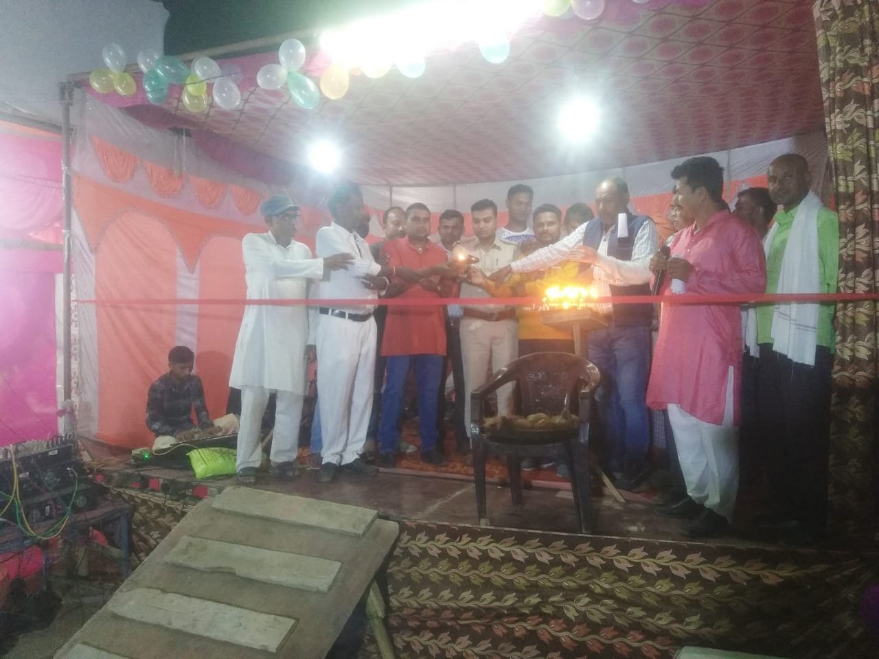 लालचौक नाट्यकला का थाना प्रभारी ने फीता काट कर किया शुभारंभ.