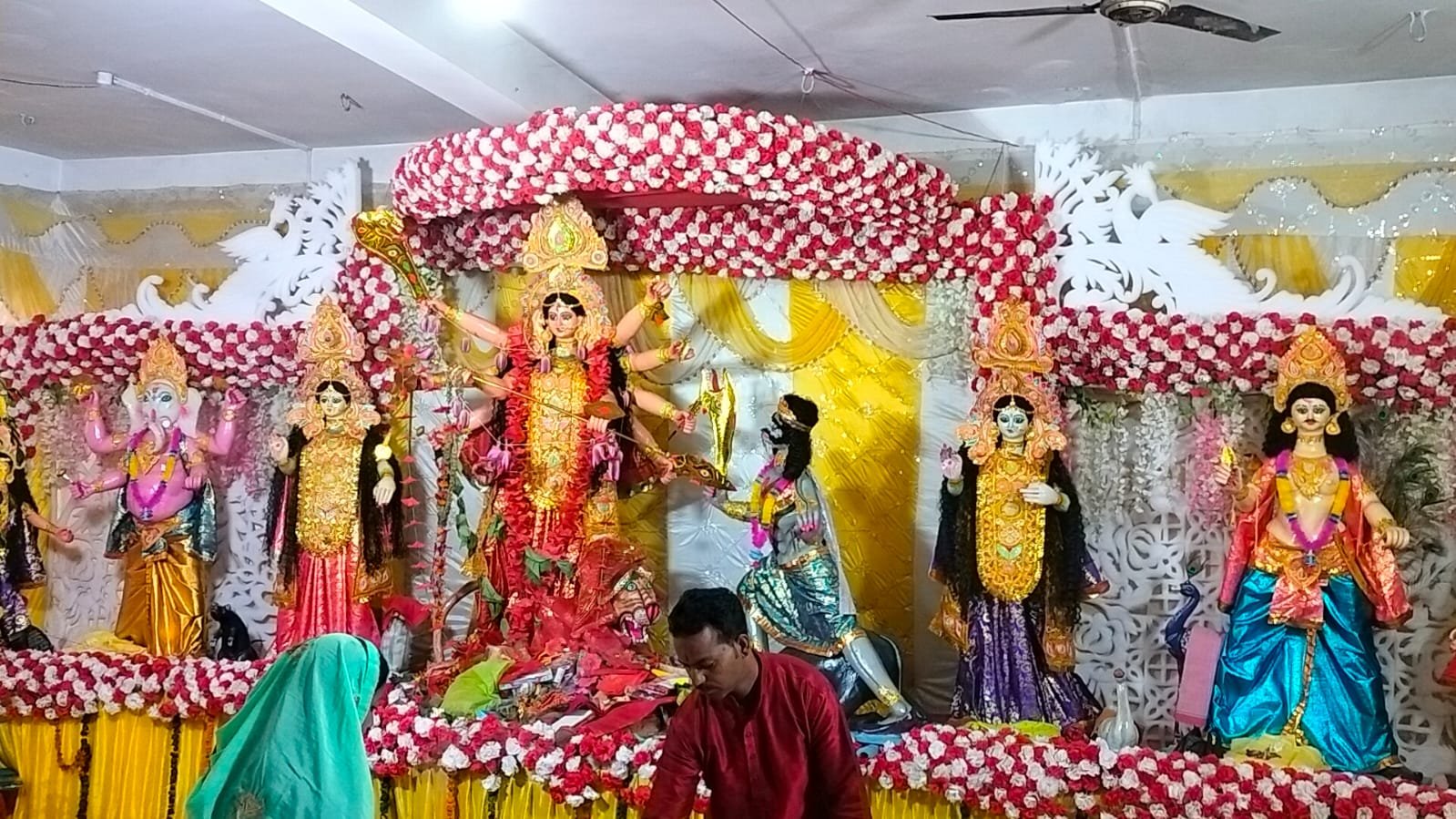 विजयदशमी आज नम आंखों से भक्तों ने मां का मूर्ति का विसर्जन किया, विजयदशमी आज नम आंखों से भक्तों ने मां का मूर्ति का विसर्जन किया,