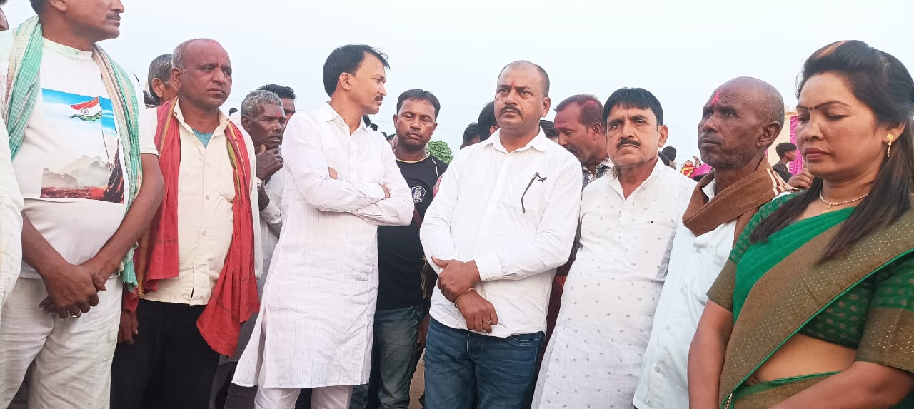 धुरकी: विभिन्न गांवों में शांतिपूर्ण तरीके से विसर्जित हुई जयकारे के शाथ मां दुर्गा को नम आंखों से दी गई विदाई.