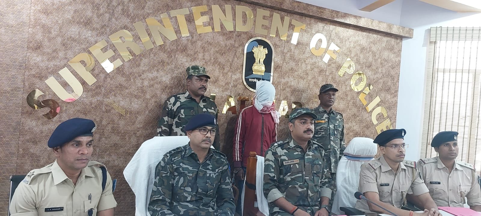 मानव तस्करों का कब्र खोदती लातेहार पुलिस,9 बच्चियां बरामद , मानव तस्करों का कब्र खोदती लातेहार पुलिस,9 बच्चियां बरामद ,