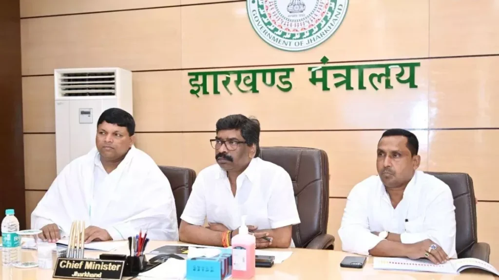 कैबिनेट बैठक में 29 प्रस्ताव पर मुहर, 8 लाख परिवारों को आवास देगी हेमंत सरकार कैबिनेट बैठक में 29 प्रस्ताव पर मुहर, 8 लाख परिवारों को आवास देगी हेमंत सरकार