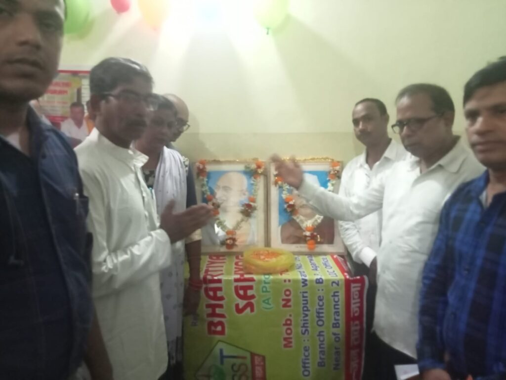 बापू व शास्त्री जी जैसे महान विभूतियों को किया गया याद. बापू व शास्त्री जी जैसे महान विभूतियों को किया गया याद.