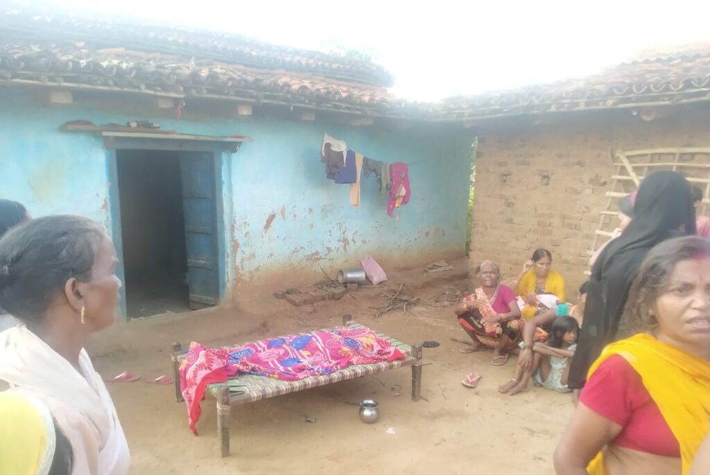 तेज बहाव नदी की धारा में 6 बच्चा एक साथ बहा:चार सुरक्षित,एक की मौत,एक लापता। तेज बहाव नदी की धारा में 6 बच्चा एक साथ बहा:चार सुरक्षित,एक की मौत,एक लापता।