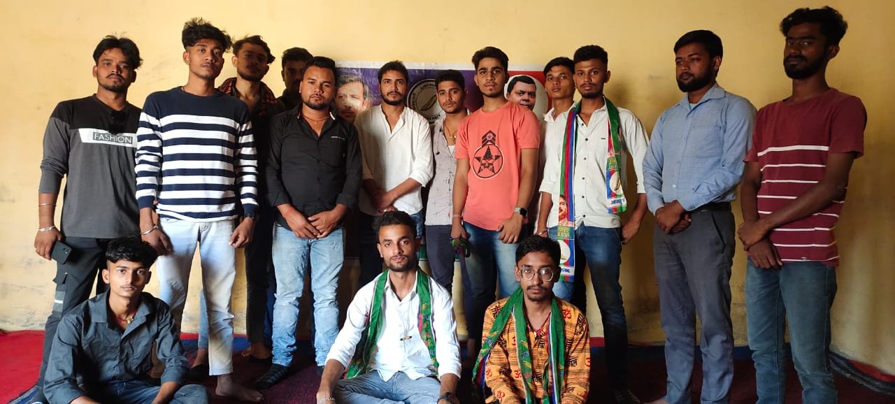 जोहार यात्रा के दौरान डिग्री कॉलेज का उद्घाटन कर छात्रों को थमाया लॉलीपॉप - अमित पाण्डेय