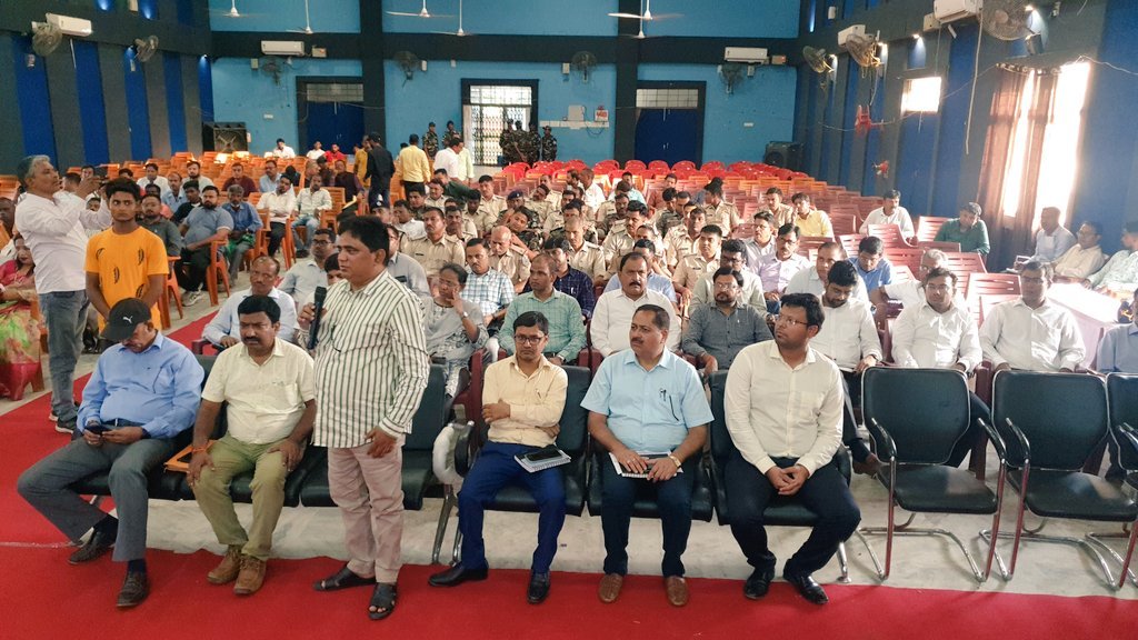 दुर्गा पूजा को लेकर जिला स्तरीय शांति समिति की बैठक संपन्न दुर्गा पूजा को लेकर जिला स्तरीय शांति समिति की बैठक संपन्न