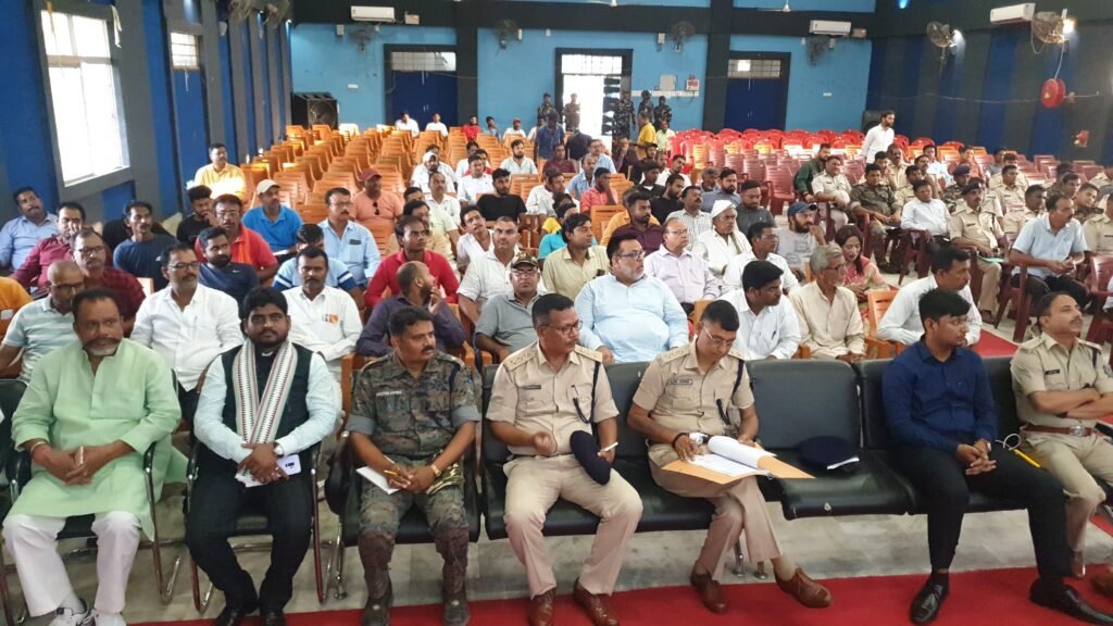 दुर्गा पूजा को लेकर जिला स्तरीय शांति समिति की बैठक संपन्न दुर्गा पूजा को लेकर जिला स्तरीय शांति समिति की बैठक संपन्न