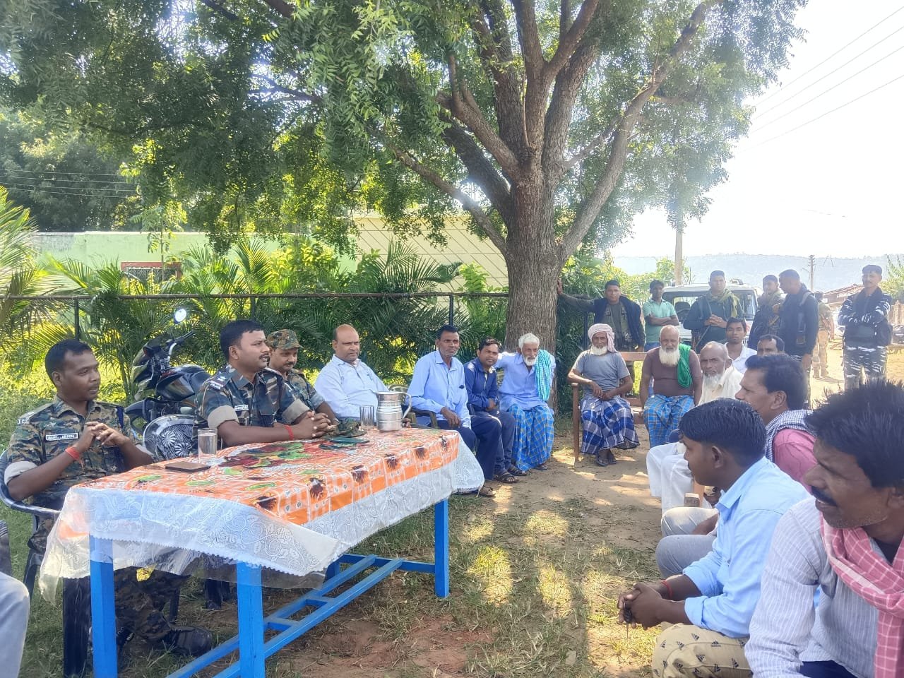 दुर्गापूजा को लेकर कुचिला में मुस्लिम समुदाय के साथ बैठक,कर फ्लैग मार्च निकाली.