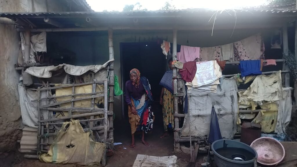 डारिया की चपेट में आने से देवाकी कुसुमटोली गांव के 16 लोग हुए बीमार. डारिया की चपेट में आने से देवाकी कुसुमटोली गांव के 16 लोग हुए बीमार.
