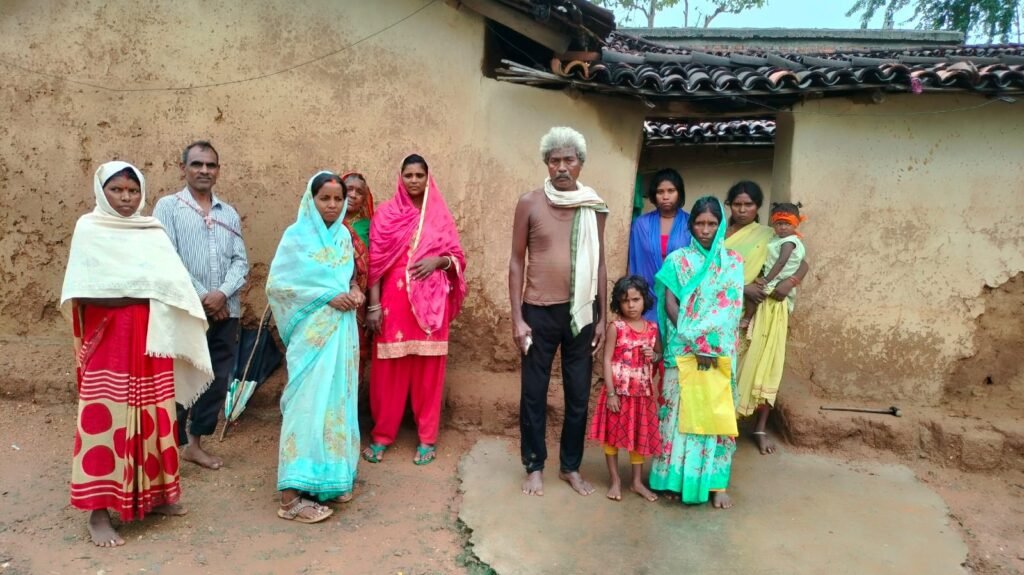 लगातार बारिश होने की वजह से गरीबों का मिट्टी घर ध्वस्त..
