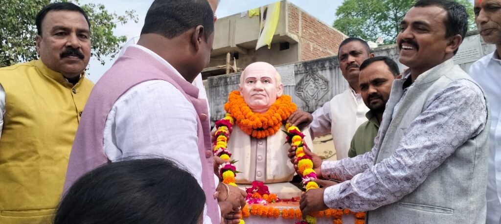 खरौंधी: चौरिया में धूम धाम से मनायी गई सरदार बल्लभ भाई पटेल की 148 वीं जयंती.