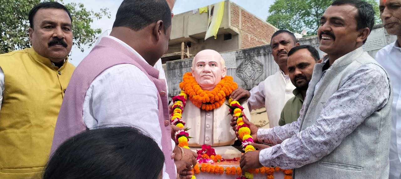 खरौंधी: चौरिया में धूम धाम से मनायी गई सरदार बल्लभ भाई पटेल की 148 वीं जयंती. खरौंधी: चौरिया में धूम धाम से मनायी गई सरदार बल्लभ भाई पटेल की 148 वीं जयंती.