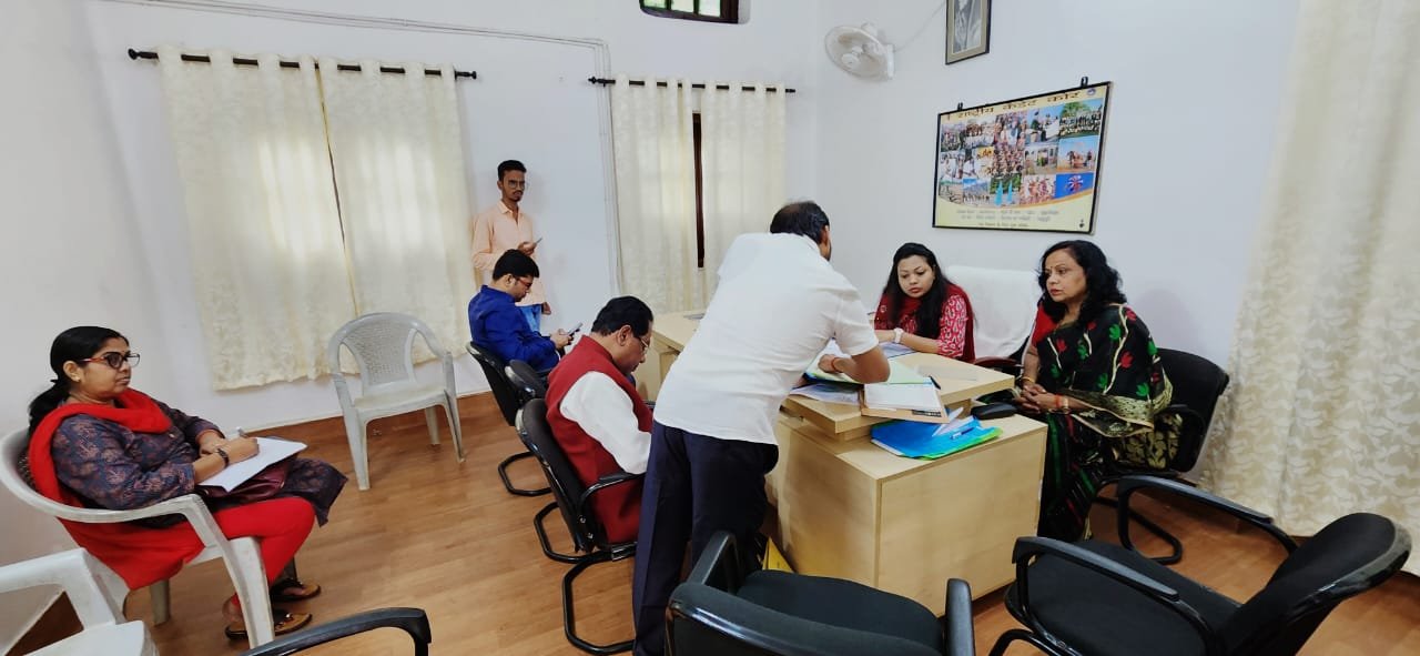 झारखंड राज्य बाल अधिकार संरक्षण आयोग की रूचि कुजूर और आभा वीरेंद्र आकिंचन ने किया नेतरहाट आवासीय विद्यालय का निरीक्षण। झारखंड राज्य बाल अधिकार संरक्षण आयोग की रूचि कुजूर और आभा वीरेंद्र आकिंचन ने किया नेतरहाट आवासीय विद्यालय का निरीक्षण।