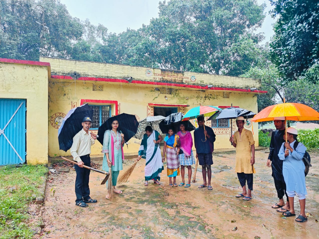 आयुष चिकित्सालय के माध्यम से चलाया गया स्वच्छता अभियान.